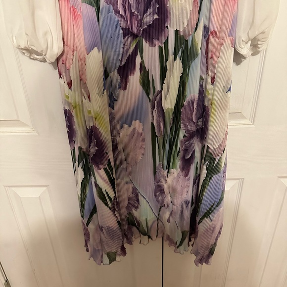 White and purple floral dress - Picture 6 of 7